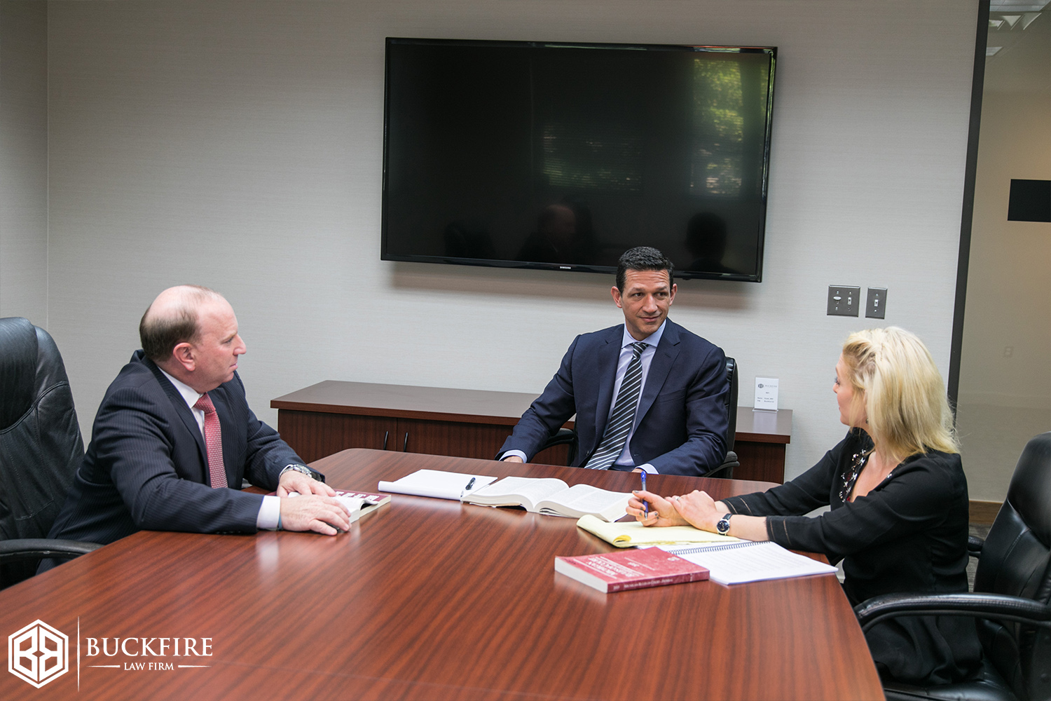 how to choose a law firm